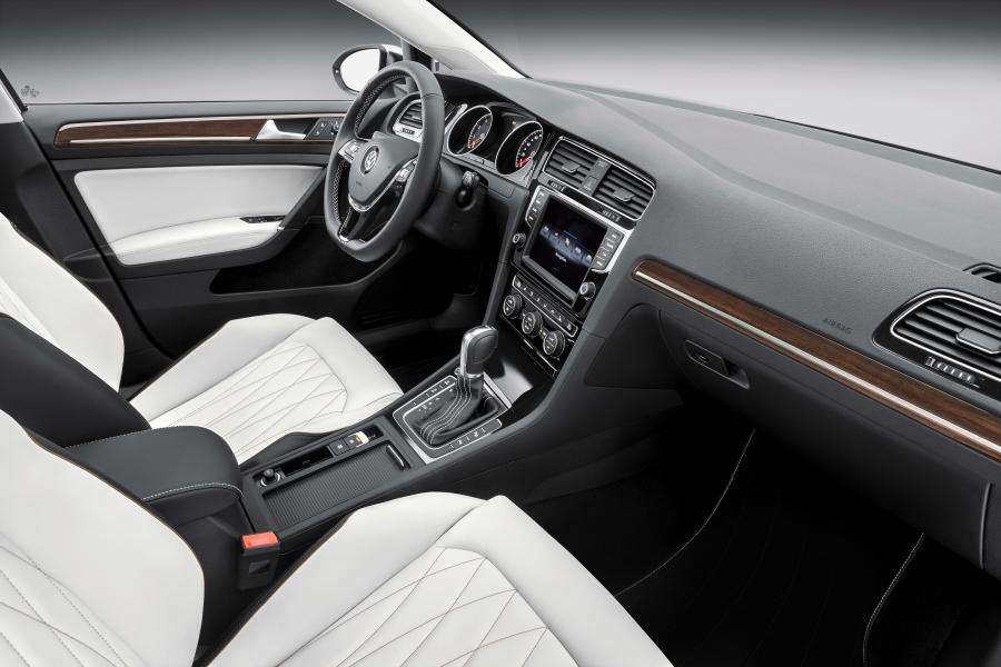Интерьер Volkswagen Golf Edition Concept 2014 года  (фото 6 из 6)
